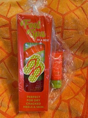 New in Box Mango Hand & Foot Care Set